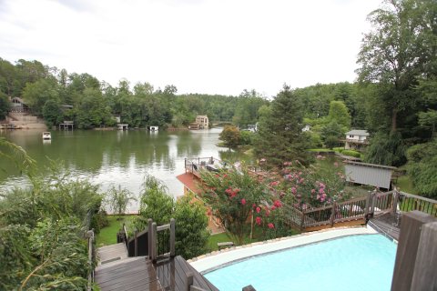 Horizon installed pool