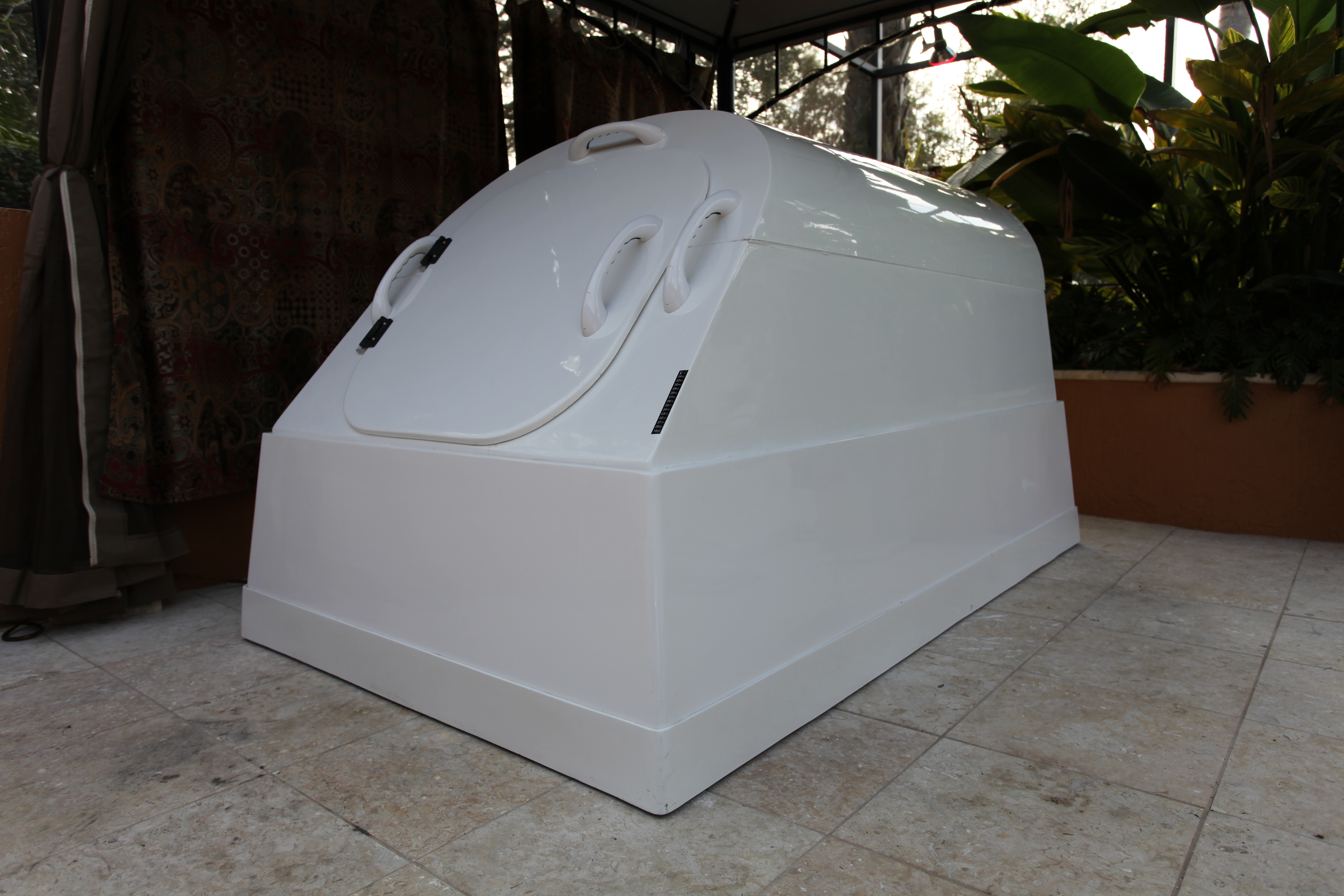 Experience tranquility with our sleek, fiberglass pod-like plunge pool.